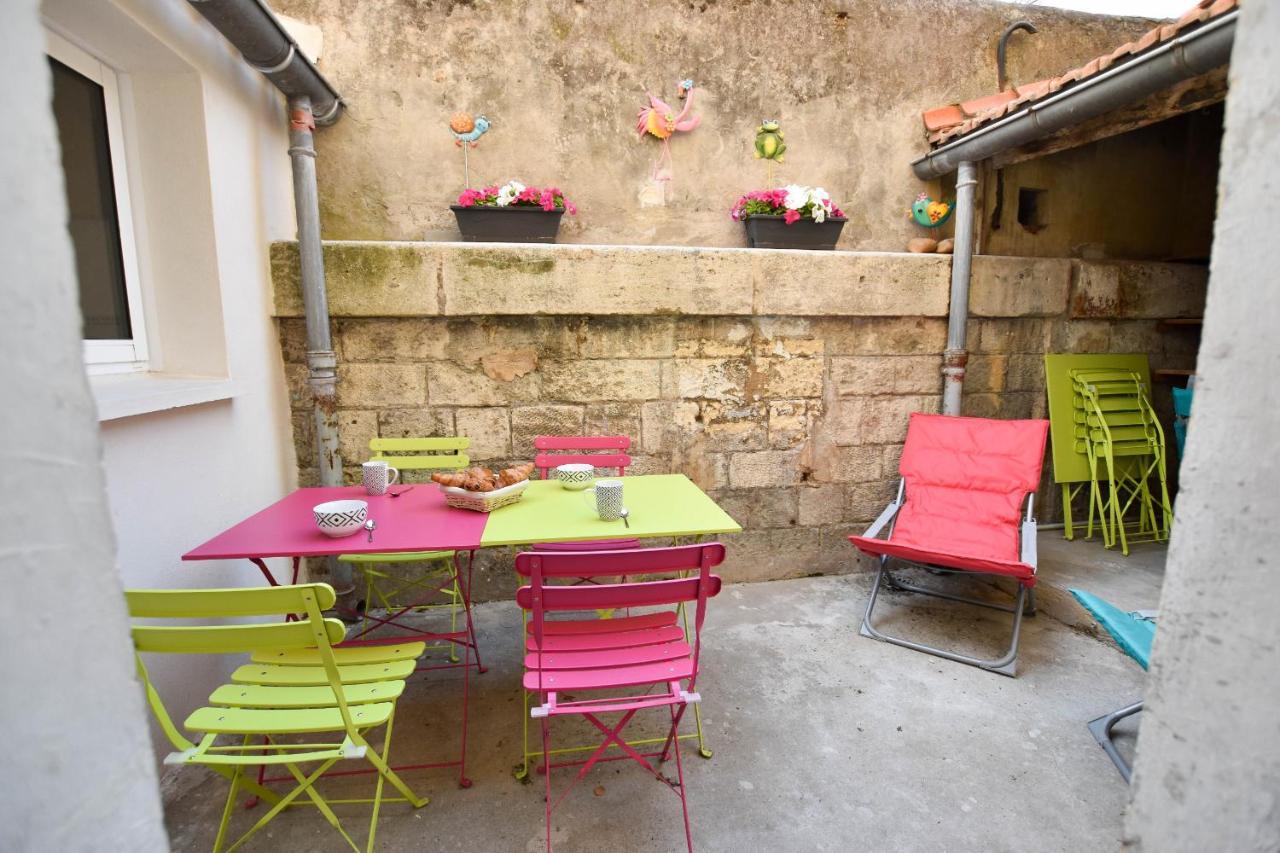 Felibrige - Clim - Cour Villa Arles Bagian luar foto